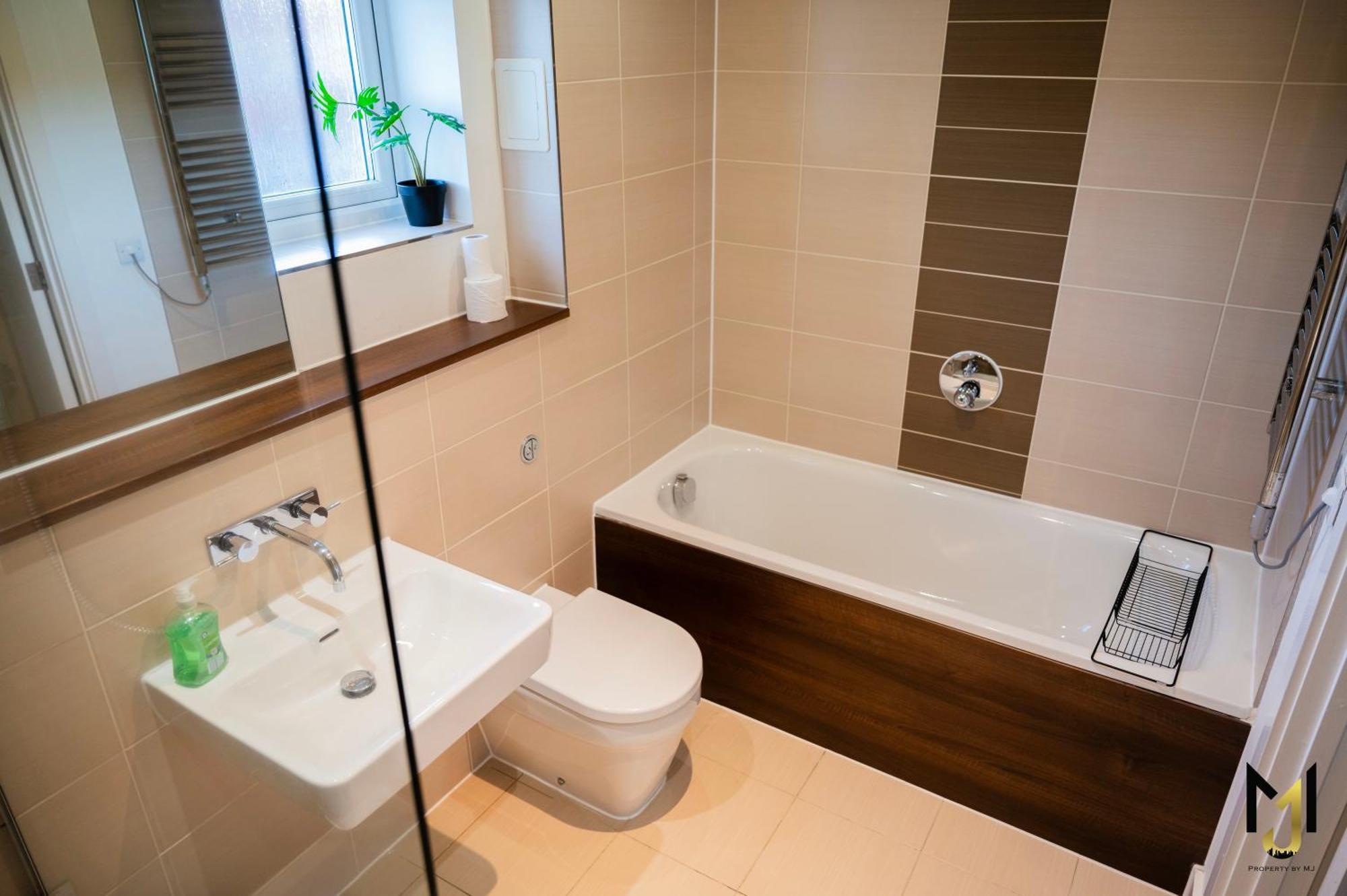 'nomadic Nest' 2-bed Executive Coach House + Free Parking! Reading