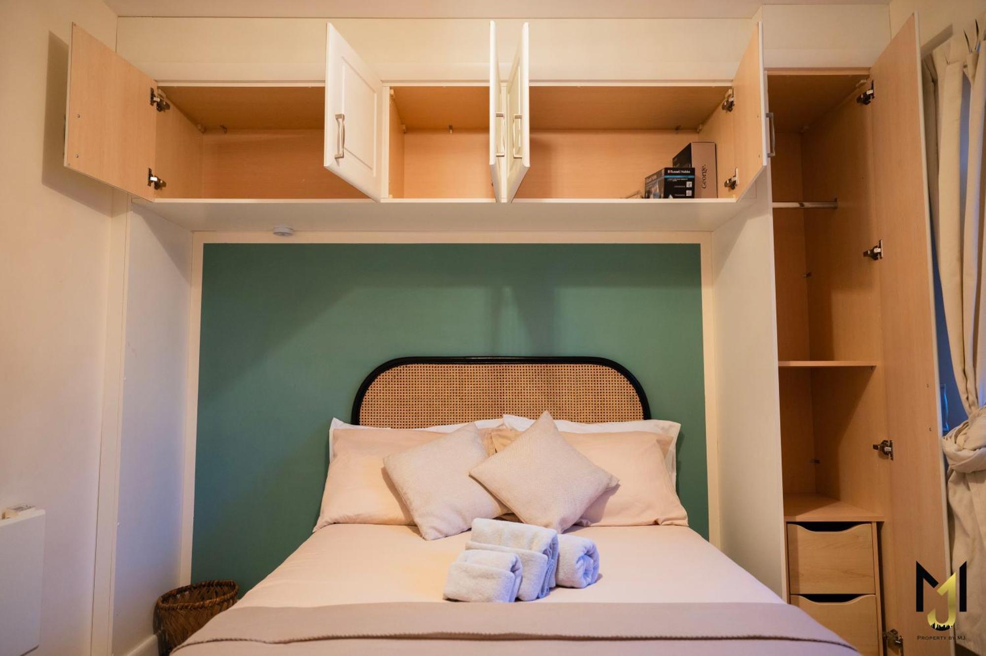 'nomadic Nest' 2-bed Executive Coach House + Free Parking! Apartment Reading