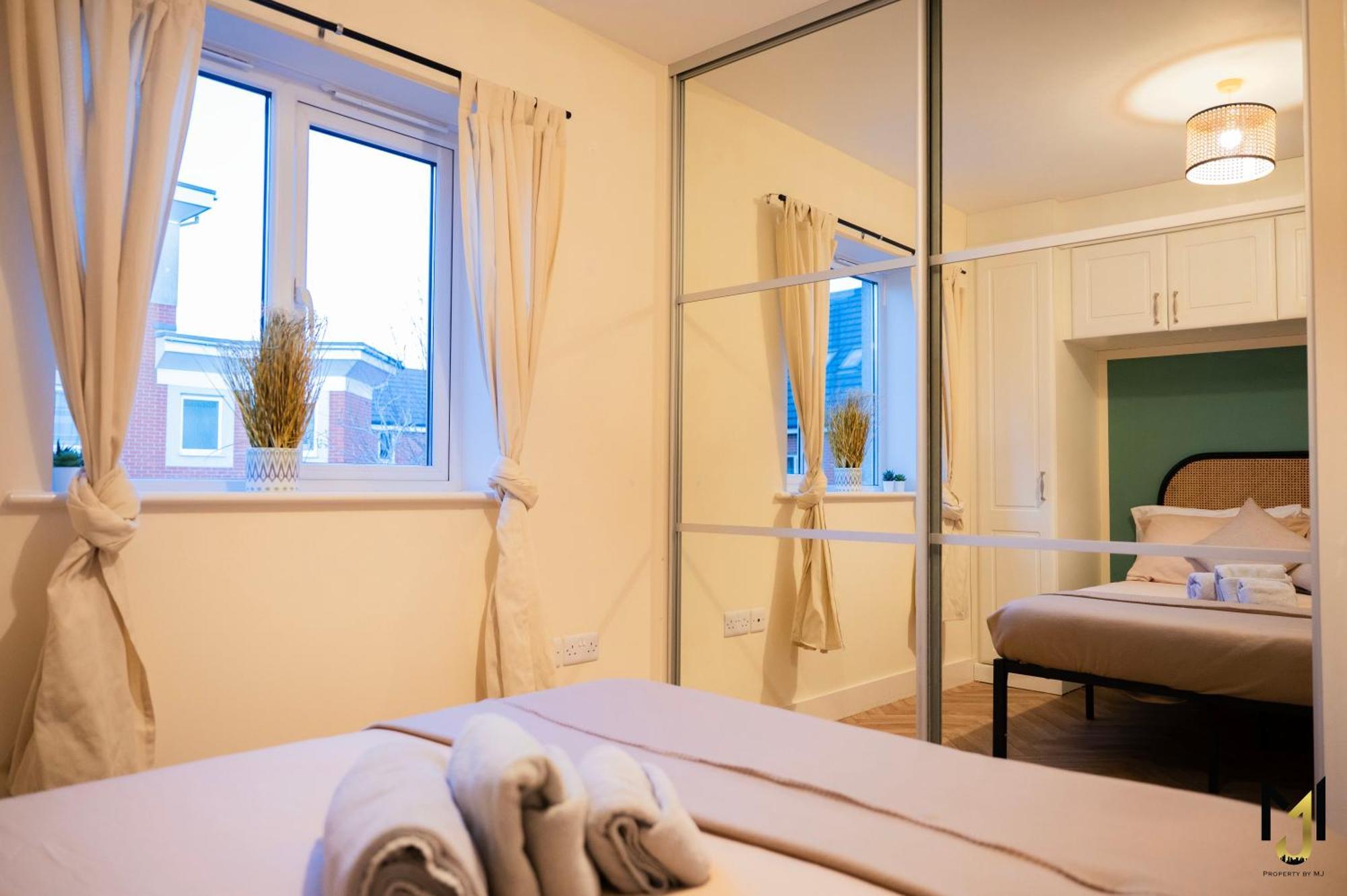 'nomadic Nest' 2-bed Executive Coach House + Free Parking! Apartment Reading