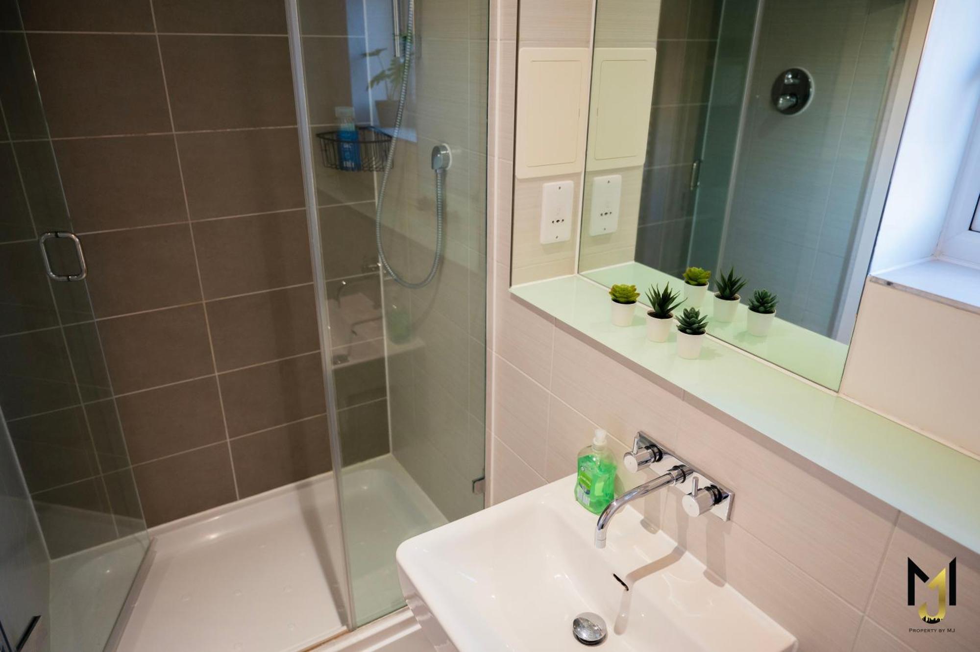 'nomadic Nest' 2-bed Executive Coach House + Free Parking! Apartment