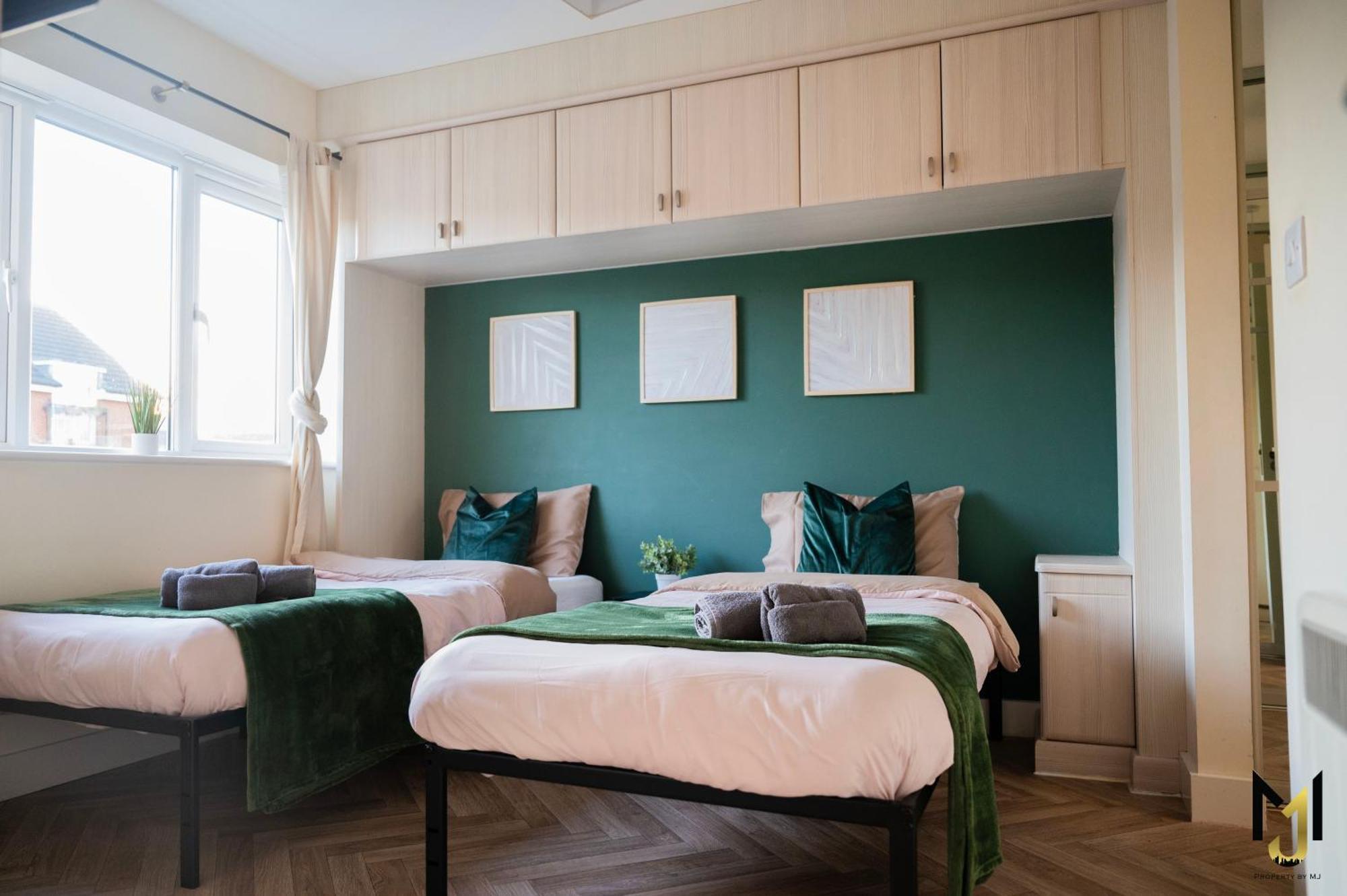 'nomadic Nest' 2-bed Executive Coach House + Free Parking! *