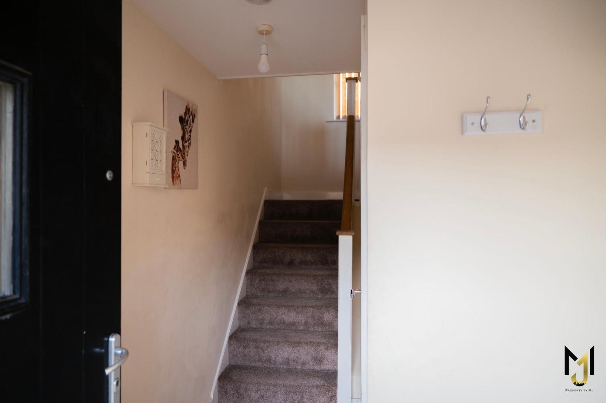 'nomadic Nest' 2-bed Executive Coach House + Free Parking!