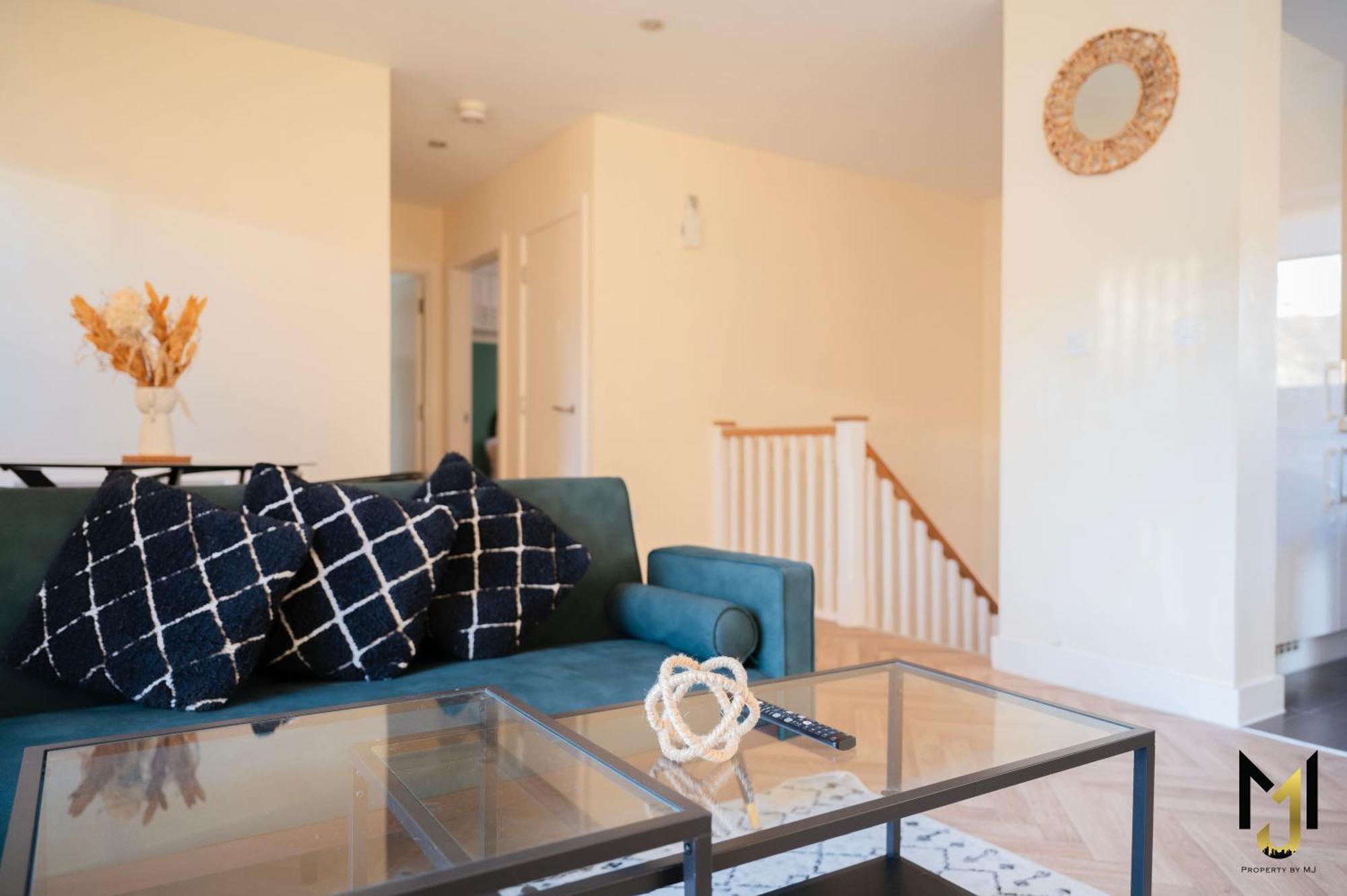 'nomadic Nest' 2-bed Executive Coach House + Free Parking! *