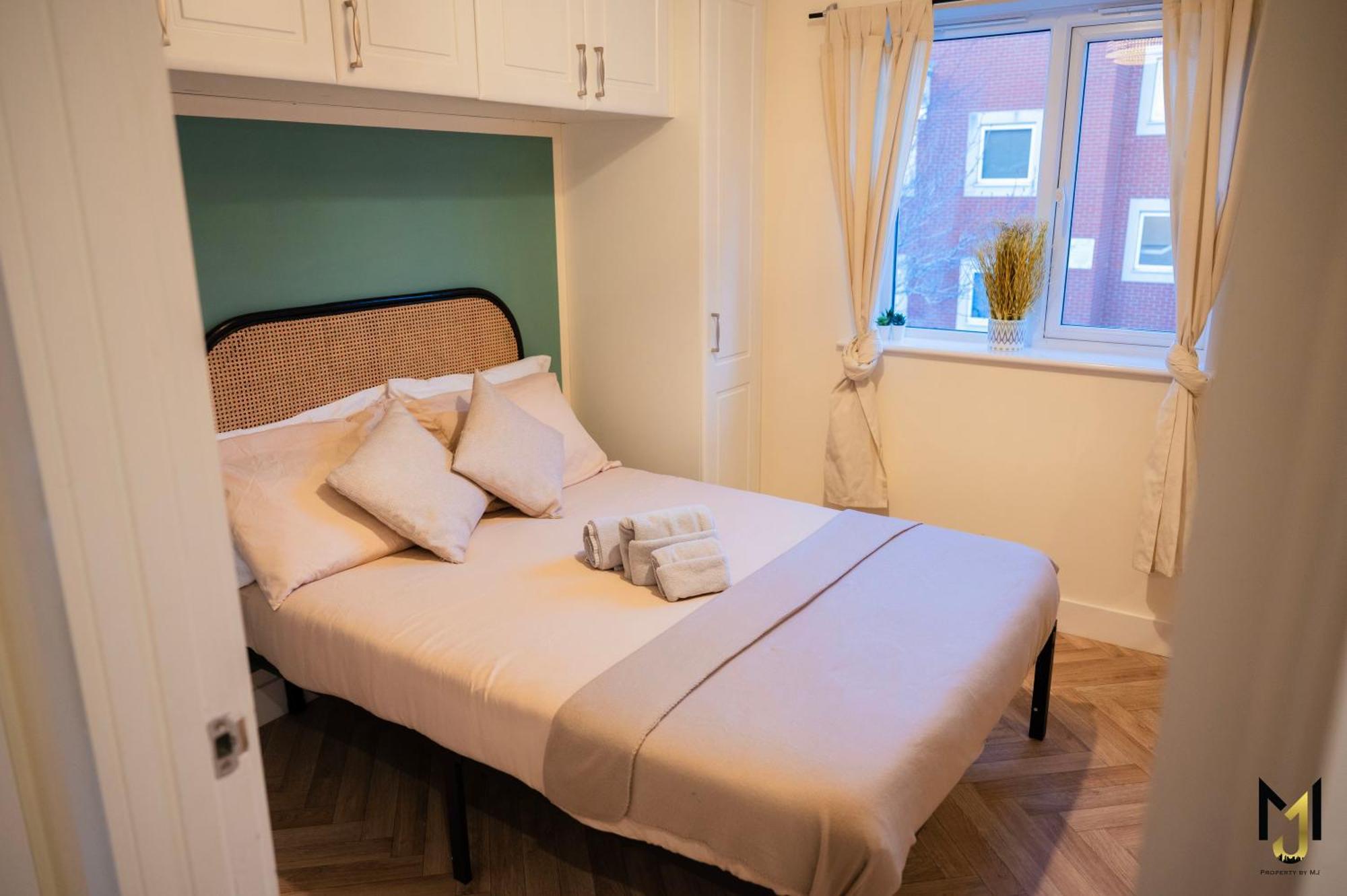 'nomadic Nest' 2-bed Executive Coach House + Free Parking! *